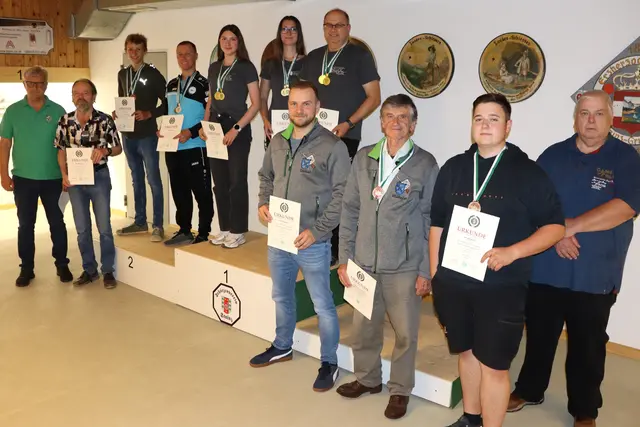 Mannschaften 1) Brucker SV, 2) SV Krieglach und 3) SG Trofaiach | Foto: Gerhard Langmann