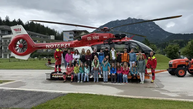 Höhepunkt für die jungen Musikanten war der Besuch des RK-Stützpunkts beim Krankenhaus. | Foto: AMB