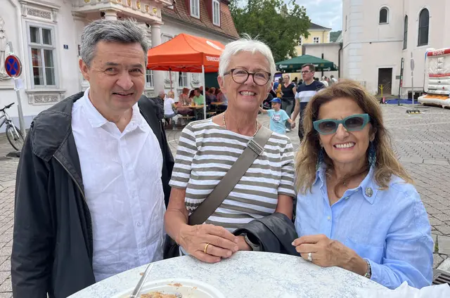 Für Harald Schmidt, Maria Stattin und Mariantonietta Talpo hat der Jakobimarkt einen hohen Stellenwert für das soziale Leben | Foto: Franziska Führer