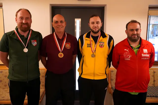 In der Königsdisziplin der Olympischen Schnellfeuerpistole konnte Rudolf Sailer (2.v.l. - SG Hall) in der Männerklasse bei den diesjährigen Landesmeisterschaften für Feuerpistole in Schwoich den Titel des Tiroler Landesmeisters gewinnen.  | Foto: Christian Kramer / TLSB