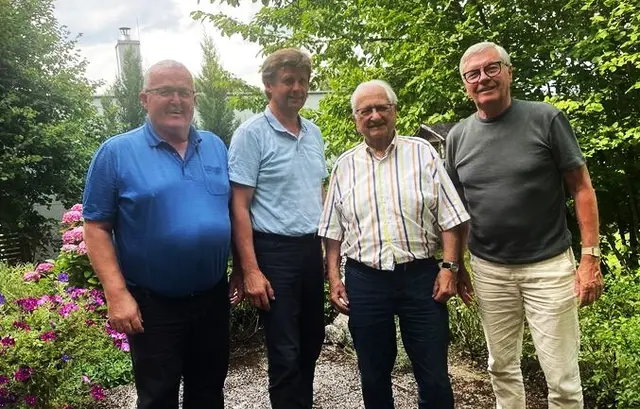 Bürgermeister Johann Heisz würdigte den Einsatz der beiden Jubilare für die Gemeinde – mit persönlichen Worten und herzlicher Wertschätzung. | Foto: Rudolf Geißler