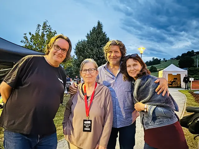 Vereinsmitglied Judith Anger (Wildniskulturhof, 2.v.l.), mit Gästen | Foto: Dagmar Tutschek