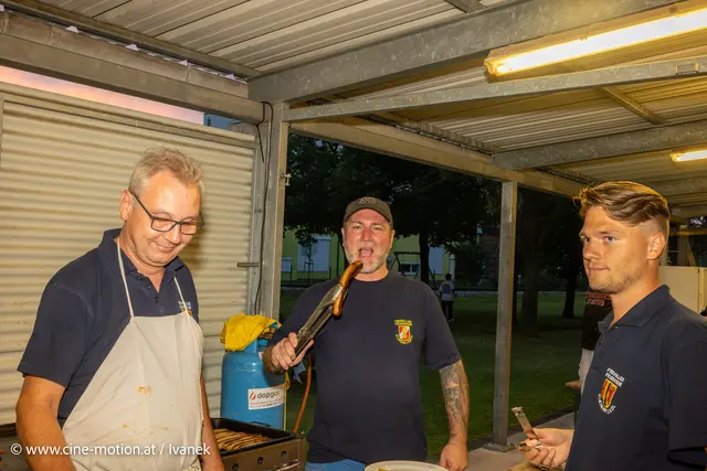 Hier wird gekocht und gekostet. | Foto: www.cine-motion.at / Ivanek