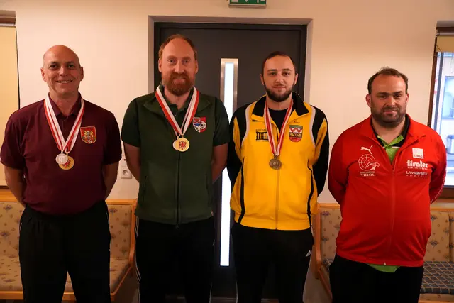 Matthias Schneider (SG Brixlegg - 2.v.l.) konnte bei den Landesmeisterschaften Feuerpistole 2025 in den Disziplinen Standardpistole und Zentralfeuerpistole auf 25 Metern Gold gewinnen. | Foto: Christian Kramer / TLSB