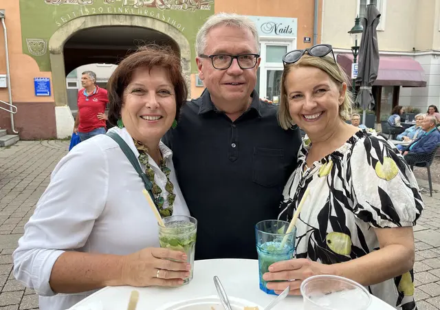 Karl und Claudia Buchta und Barbara Pelzer sind Stammgäste am Jakobimarkt | Foto: Franziska Führer