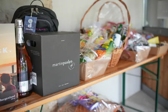 Bei der Tombola gab es Sachpreise aus der Region zu Gewinnen.
