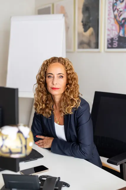 „Aufklärung und Sensibilisierung – sowohl bei Fachkräften als auch in der breiten Öffentlichkeit – sind zentral“, erklärt LRin Pawlata anlässlich des Internationalen Tags gegen Menschenhandel. | Foto: Land Tirol/Steinlechner