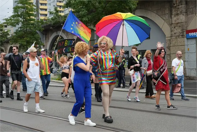 Rund 2.000 waren bei der Pride Parade 2025 in Innsbruck mit dabei. | Foto: Erich Staudinger