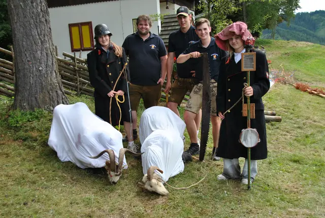 Die Maibaumkiller mit der doppelten Version der Howagoaß | Foto: Tamara Himsl
