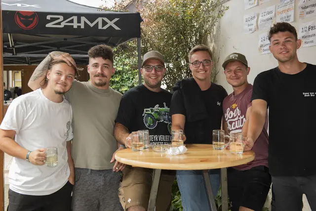Das Oldtimertreffen wurde gut besucht und bot die perfekte Gelegenheit zum Beisammensein. | Foto: Sophia Braun