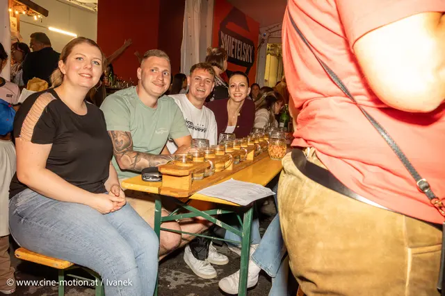 So  ein 1-Mter Spritzer ist schon was Besonderes. | Foto: www.cine-motion.at / Ivanek