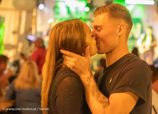 Schmusestunde angesagt bei Michelle und Raffael aus Wien. | Foto: www.cine-motion.at / Ivanek