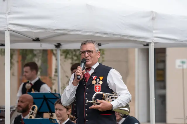 Alfred Brasch, Obmann der Musikvereins Frauenkirchen, bei seiner Ansprache zu Beginn des Festes.