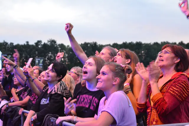 Bis in die hintersten Reihen sangen die Fans textsicher mit. | Foto: Rosenberger