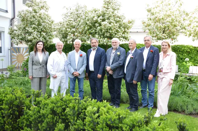 Das Team der Kollegialen Führung des Elisabethinen-Krankenhauses Klagenfurt gemeinsam mit den Visitoren nach der Abschlussbesprechung – ein Zeichen für gemeinsam gelebte Qualität und kontinuierliche Weiterentwicklung. | Foto: EKH