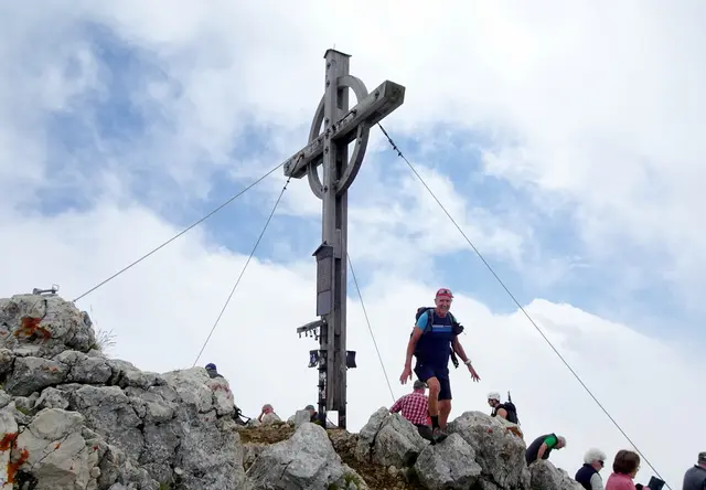 Auf dem knapp 2.300 Meter hohen Hochiss, dem höchsten Gipfel des Rofangebirges