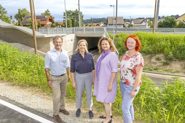 Eröffneten die Unterführung: Klaus Schneider (ÖBB
Projektleiter), Vizebürgermeisterin Judith Schwentner, Landesrätin Claudia Holzer und Michaela Schmuck (Verkehrsplanung Stadt Graz) (v. l.) | Foto: Foto Fischer