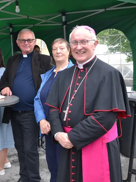 Auch die hohe Geistlichkeit war zu Besuch - Pfarrer Miezyslaw Sprycha,  Veronika Häupl und Weihbischof Anton Leichtfried | Foto: Alexander Fritsch