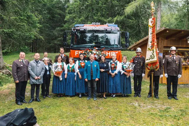 Highlight der 120 Jahr Feier der FF Obernberg war die Segnung vom neuen TLFA 2000 mit Dekan Gabriel Thomalla | Foto: Pernsteiner
