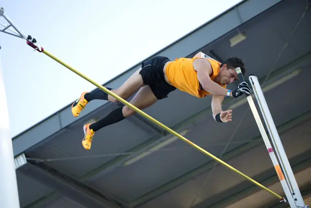 Stabhochspringer Riccardo Klotz (ATSV Innsbruck) zeigte trotz Verletzung grandiose Leistungen. | Foto: ÖLV / Alfred Nevsimal 