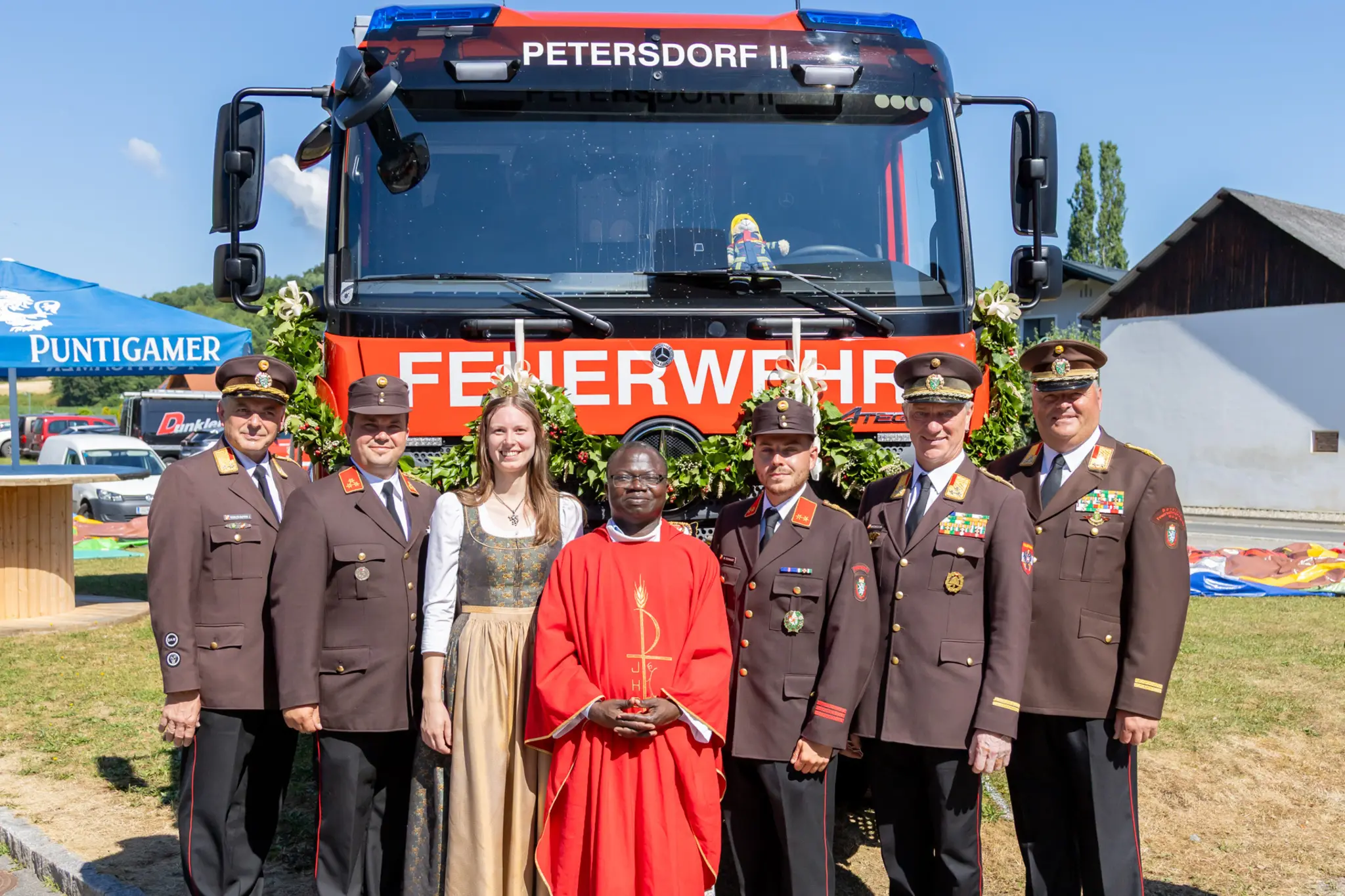 Gro-es-Feuerwehrfest-mit-Fahrzeugsegnung-der-FF-Petersdorf-II
