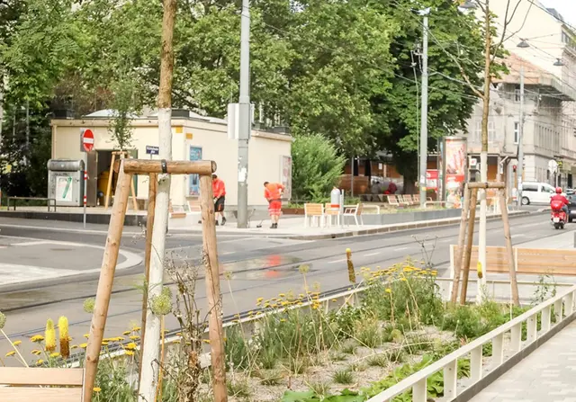 Neue Sitzbänke und mehr Begrünung. Die neue Thaliastraße ist fertig. | Foto: PID/Christian Fürthner