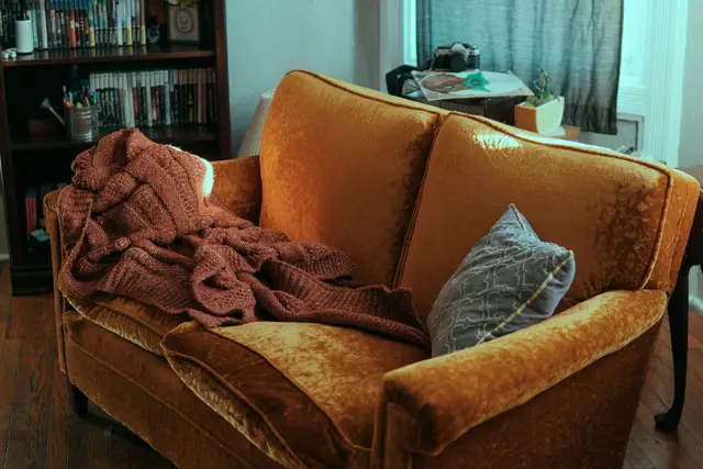 Wie der Name der App schon verrät, ist Couchsurfing für Reisende gedacht, die ein kostengünstiges Plätzchen zum Schlafen benötigen. | Foto: unsplash