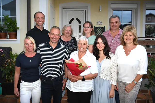v.v.l. Cornelia Vogler, Christian Bartsch, Hildegard Bartsch, Ann-Kathrin Bartsch, Bgm. Gerlinde Schwarz h.v.l. gfGR Karl Öckmayer, Anna Rötzer, Nicole Aigner, Vizebgm. Josef Landstetter | Foto: Marktgemeinde Leiben