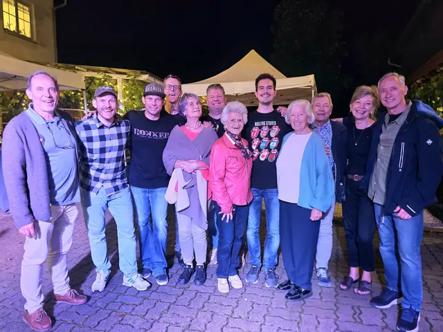 Die Musiker der Formation „Hi End" und die Gastgeberfamilie. | Foto: Gräfling
