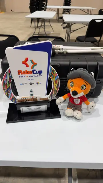 Der Pokal für den ersten Platz des RoboCup 2025 geht an die FH Oberösterreich. | Foto: FH OÖ