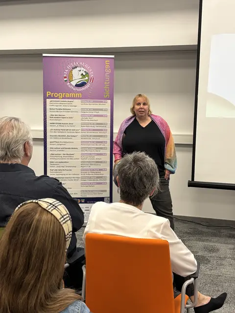 Nicole Mitsche eröffnete den Abend im Seminarraum der Karnischen Werkstätten. | Foto: Mein Bezirk