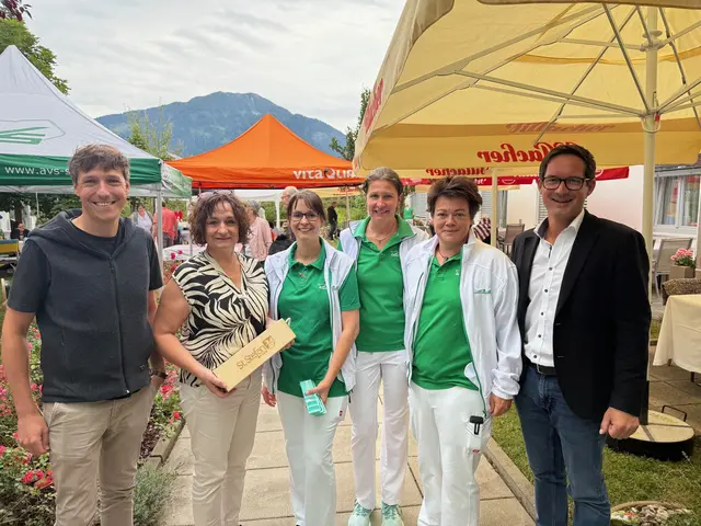 BU: Amtsleiter Christian Enzi, Gabriele Pichler, Nicole Maier, Silke Kreuz, Bettina Pressnig und LAbg. Ronny Rull  | Foto: ÖVP Club