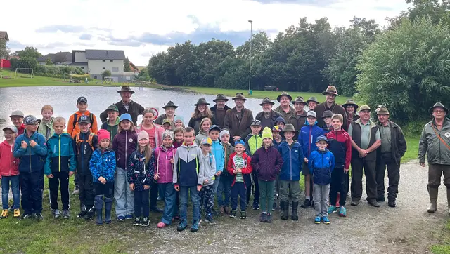 Mehr als 30 Kinder nahmen an der Ferienpass-Aktion „Mit dem Jäger auf der Pirsch“ in Grünbach teil. | Foto: Wurzinger