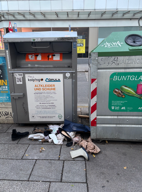 Container zur Altkleidersammlung findet man in ganz Wien. Hier zu sehen, ein Container der Firma Öpula. | Foto: Nicole Gretz-Blankenstein/MeinBezirk