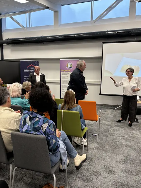 Ebenso stellte sie den Autor, Philosoph Gerd Holzheimer, und den Regisseur, Filmemacher Walter Steffen , vor. | Foto: Mein Bezirk