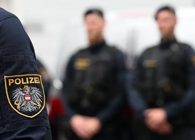 Die Wiener Polizei sucht intensiv nach dem Verdächtigen. (Symbolfoto) | Foto: HELMUT FOHRINGER / APA / picturedesk.com