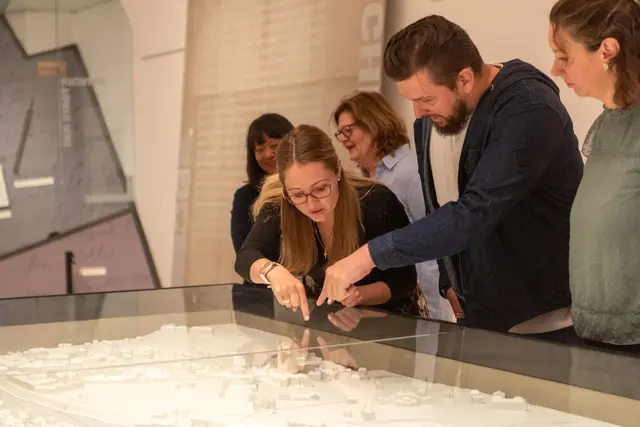Bei einer Führung im Stadtmuseum erleben Besucher:innen die Geschichte von Steyr hautnah.
 | Foto: Tobias Zachl
