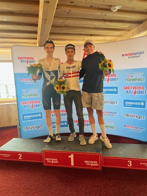 Rene Pammer (m.) schaffte es in Kitzbühel in der Amateurklasse auf den 1. Platz. | Foto: Franz Hackl