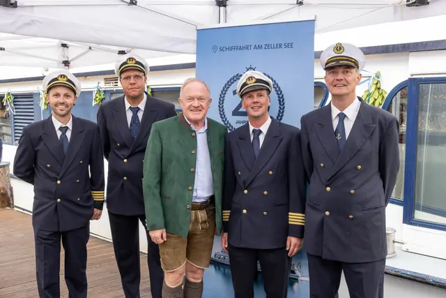 Erich Egger (Mitte) mit den Kapitänen der MS Schmittenhöhe – vrnl.: Friedrich Gassner, Norbert Mayr, Michael Dobusch und Matthias Loipold. | Foto: faistauer photography