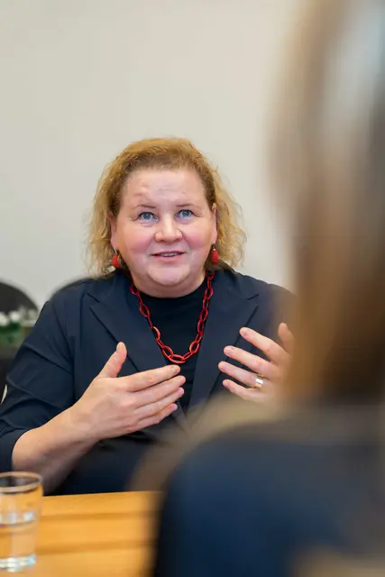 Um mehr Menschen von Teilzeit in die Vollzeit zu bringen, schlägt Arbeits- und Sozialministerin Corinna Schumann (SPÖ) vor, neue Ideen und Anreize dafür zu präsentieren. Auch die Verhandlungen zur Weiterbildungszeit seien in den letzten Zügen.  | Foto: Martin Baumgartner