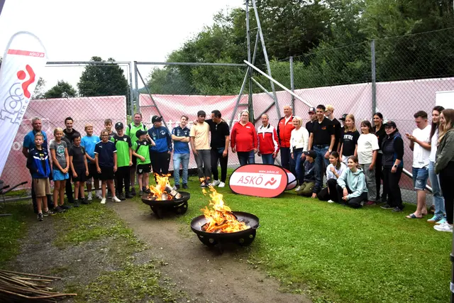 Die feierliche Eröffnungsfeier des ersten dreitägigen Tiroler ASKÖ Stocksport Sommer- und Zeltlager-Camps beim EC Brixen im Brixental, im Tiroler Unterland. | Foto: Schwaighofer