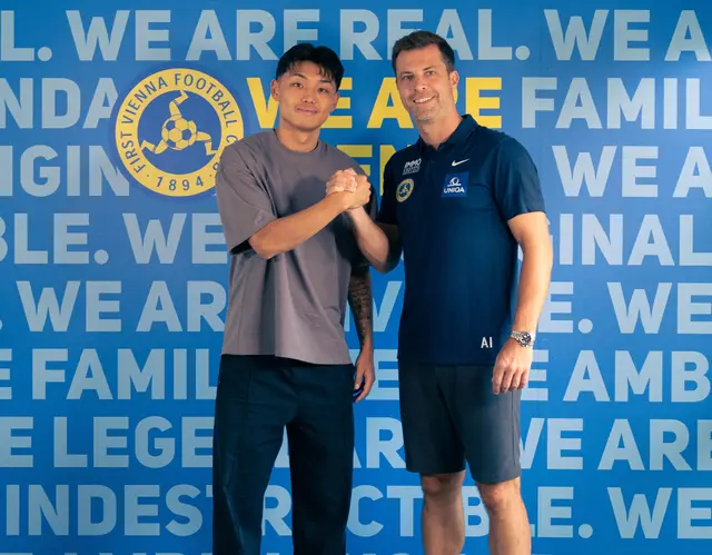 v. l.: Jongmin Seo und Sportdirektor Andreas Ivanschitz freuen sich beide sehr über den Transfer.  | Foto: First Vienna FC 1894