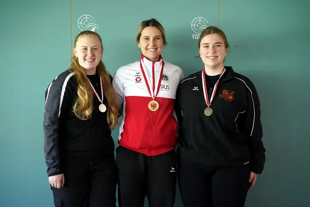 Rebecca Köck (SG Absam - Mitte) freute sich über ihren diesjährigen Doppelsieg bei den Landesmeisterschaften für Kleinkalibergewehr in Innsbruck | Foto: Christian Kramer / TLSB