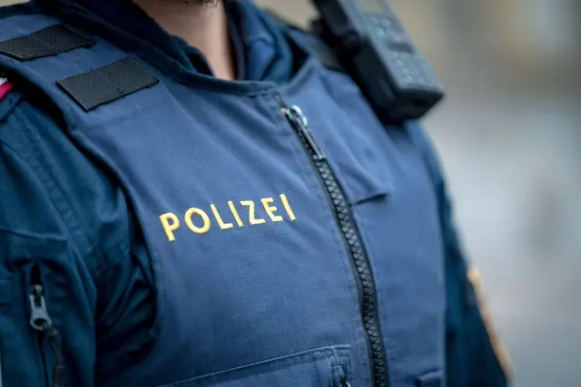 Die 26-Jährige war mit ihrem Hund auf einem Waldweg unterwegs. (Symbolfoto) | Foto: Bernhard Knaus