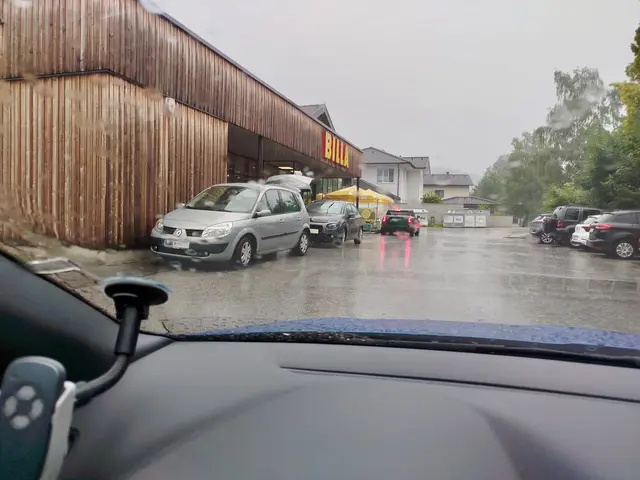 Kaum regnet es, werden Autofahrer zu Kunstparkern vorm Supermarkt.  | Foto: Name d. Fotografen d. Red. bekannt