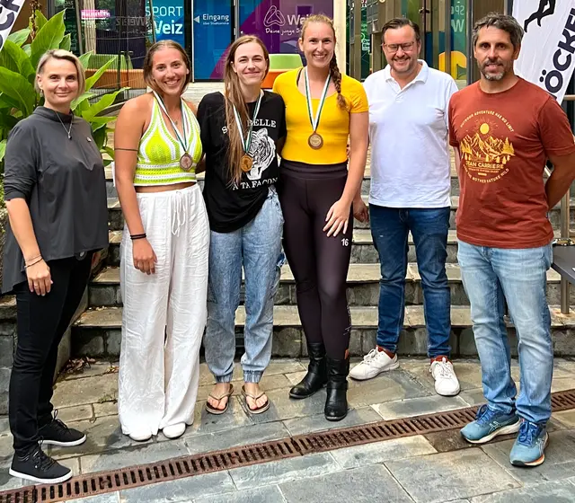 Sie triumphierten in der Damen-Einzelwertung: Bettina Bauernhofer, Kerstin Bauer, Alina Fürntratt, Indra Bachler, Christof Prassl und Georg Staber (v. l.) | Foto: zVg