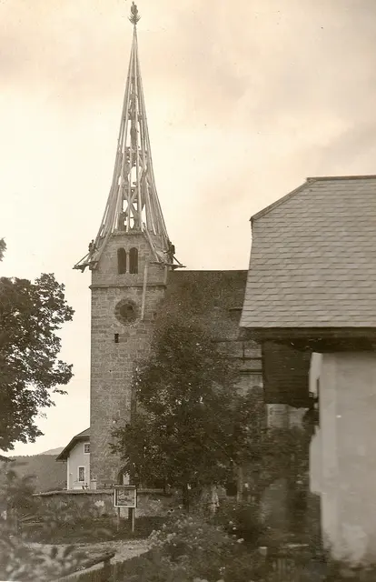 Aufsetzung des Turmhelms. | Foto: Neureiter/Archiv