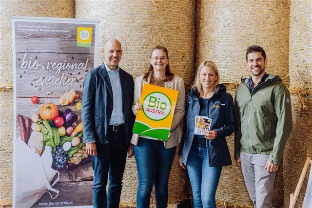 Bürgermeister Rudolf Hemetsberger, Magdalena Barth, Obfrau Bio Austria OÖ, Patrizia Schneebauer, Biobäuerin Weslhof, Lukas Großbichler Geschäftsführer Bio Austria OÖ | Foto: Fabian Franz Ferdinant