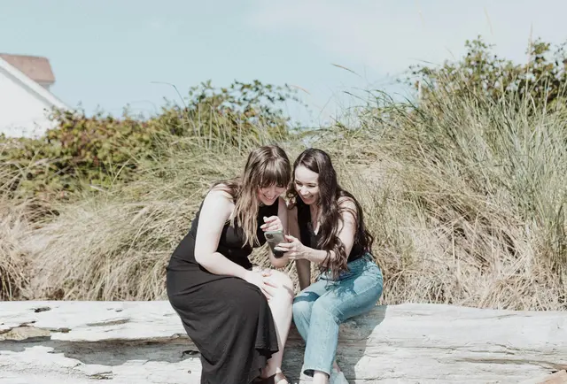 Inzwischen gibt es eine Reihe von Apps, die Userinnen und Usern helfen sollen, auf auf neue Freunde zu stoßen. | Foto: unsplash