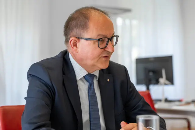 SP-Landesrat Martin Winkler fordert für Oberösterreichs Gemeinden 220 Millionen Euro mehr vom Land: "Nach zwei Jahren Rezession brauchen wir beim Landesbudget keinen Maastricht-Preis gewinnen, wir müssen den Gemeinden helfen, damit man die Wirtschaft ein bisschen in Schwung bringt. Aber die ÖVP will das Füllhorn erst im Landtagswahljahr 2027 ausschütten." | Foto: MeinBezirk/Siegl